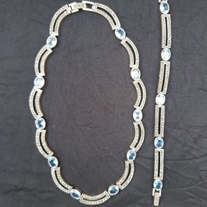 Necklace and bracelet set